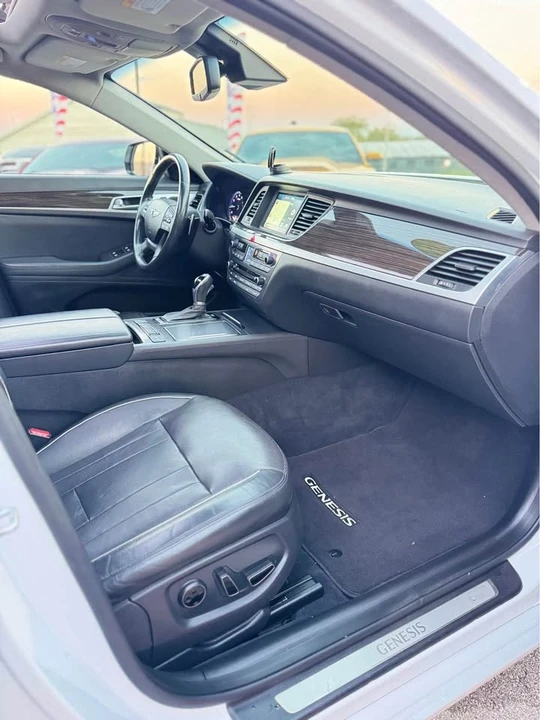 2015 Hyundai Genesis - Image 12 of 16