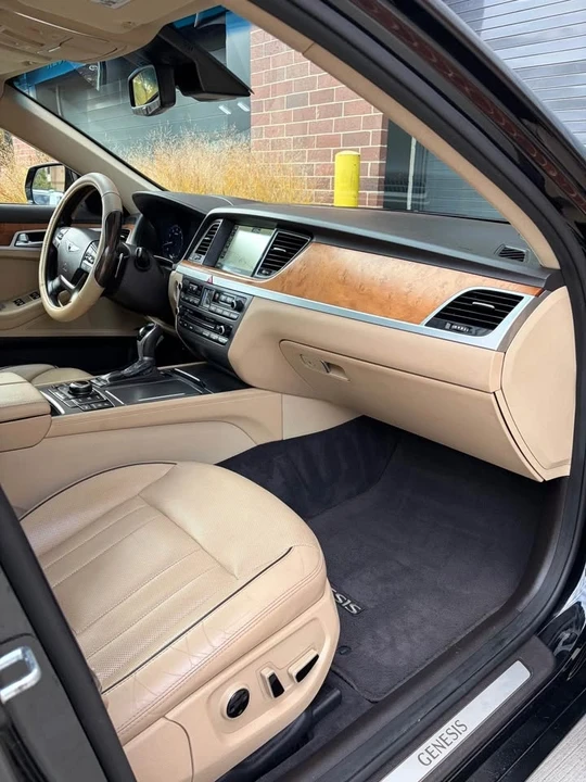 2015 Hyundai Genesis - Image 10 of 14