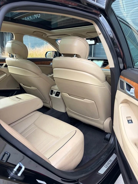 2015 Hyundai Genesis - Image 12 of 14