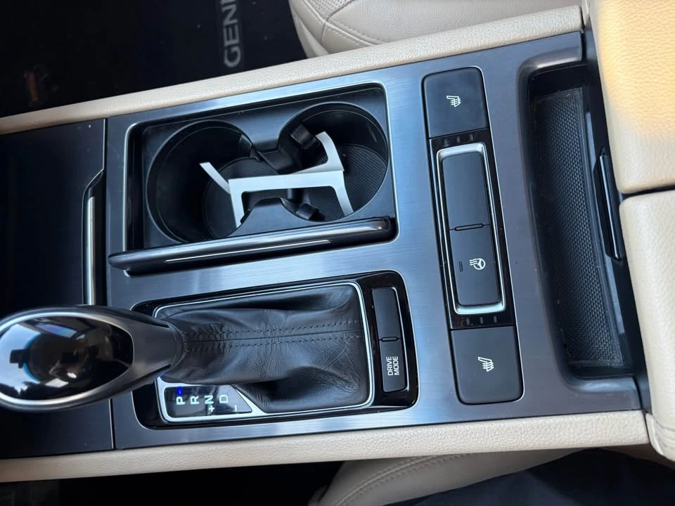 2015 Hyundai Genesis - Image 17 of 18