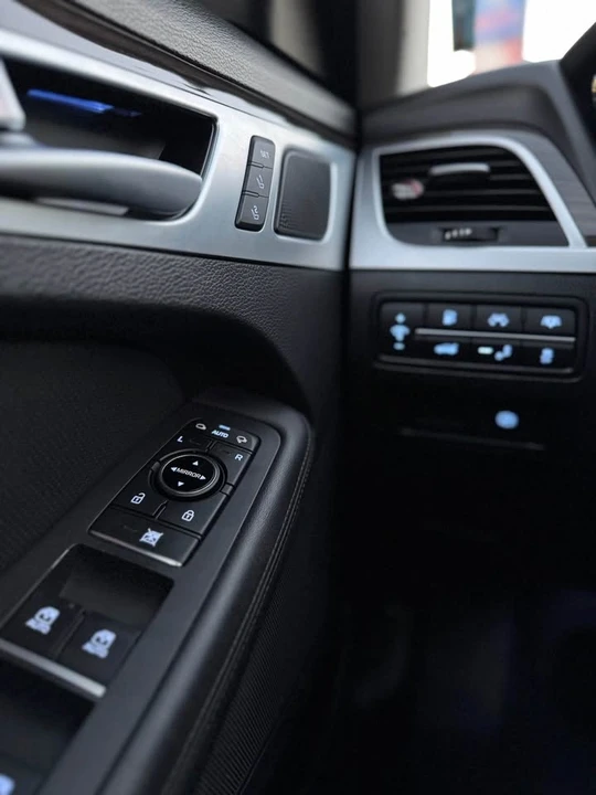 2015 Hyundai Genesis - Image 16 of 16