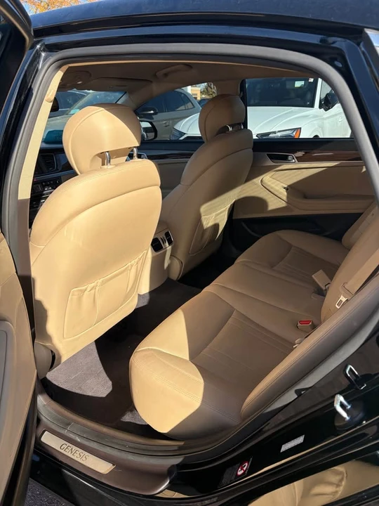 2015 Hyundai Genesis - Image 11 of 18