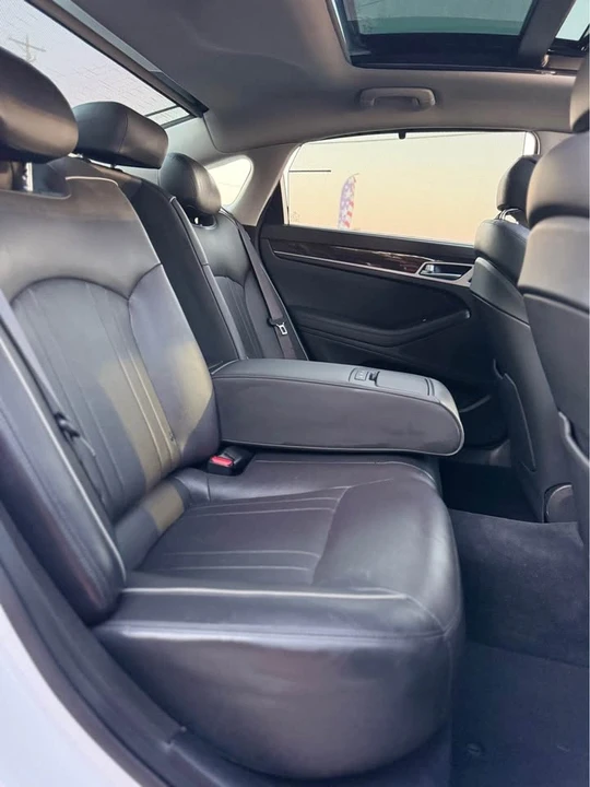 2015 Hyundai Genesis - Image 9 of 16