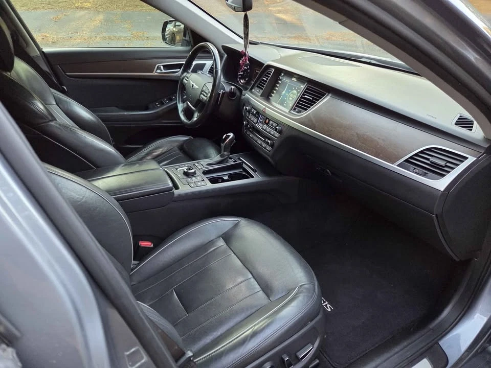 2015 Hyundai Genesis - Image 9 of 19