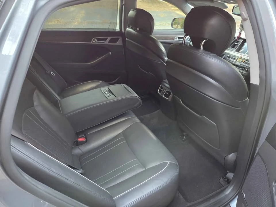 2015 Hyundai Genesis - Image 10 of 19