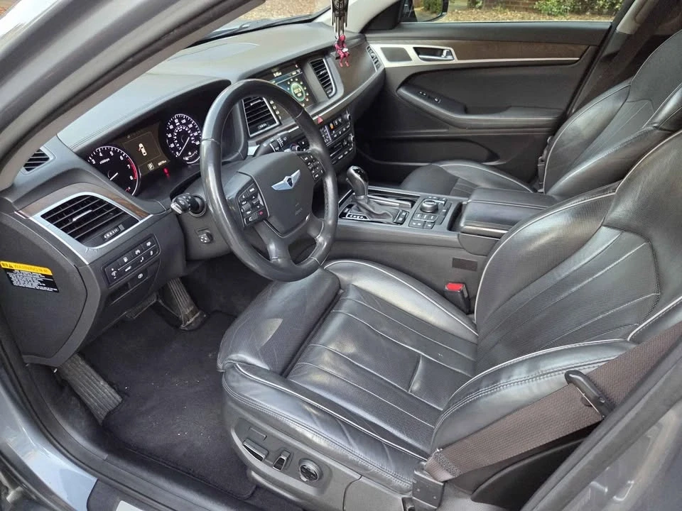 2015 Hyundai Genesis - Image 8 of 19