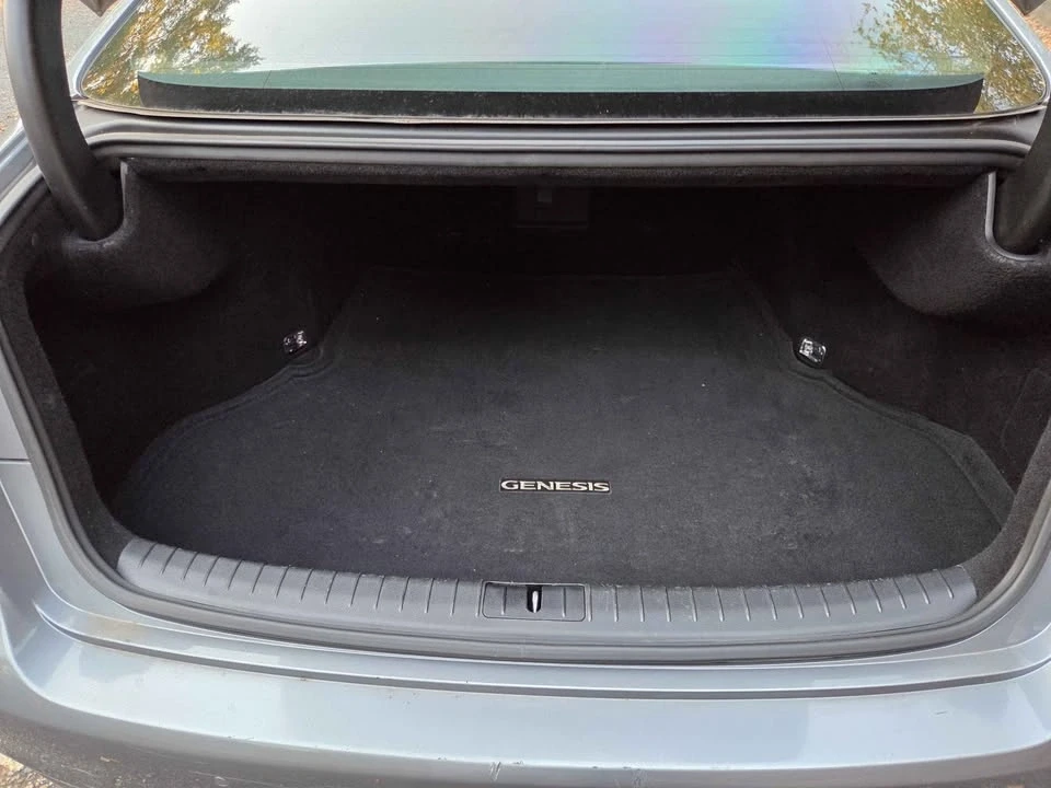 2015 Hyundai Genesis - Image 16 of 19