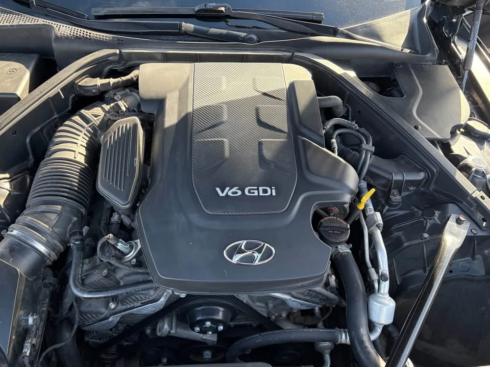 2015 Hyundai Genesis - Image 8 of 18
