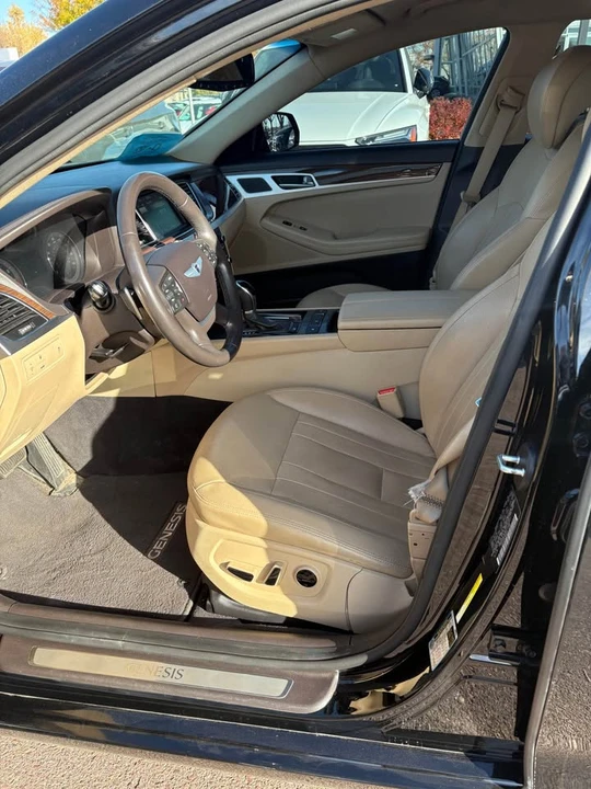2015 Hyundai Genesis - Image 10 of 18
