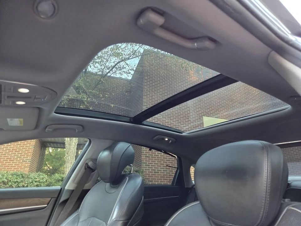 2015 Hyundai Genesis - Image 12 of 19