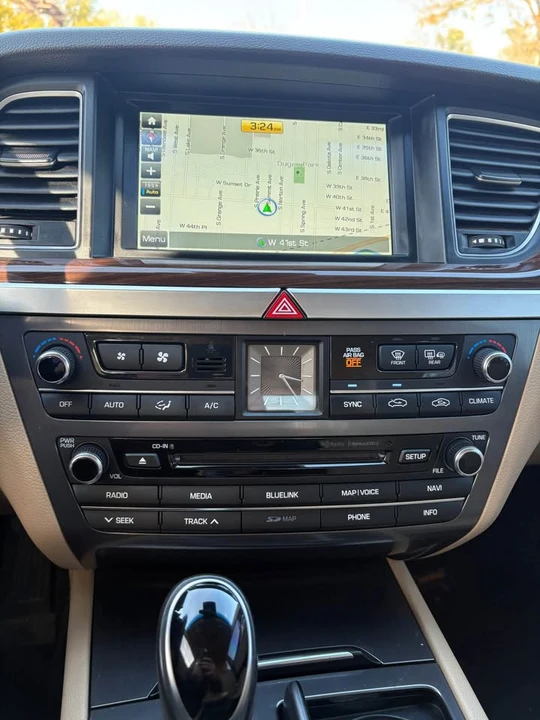2015 Hyundai Genesis - Image 15 of 18