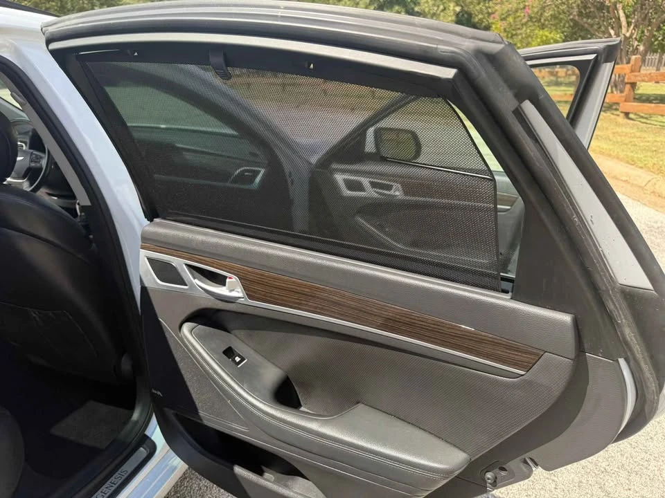2015 Hyundai Genesis - Image 2 of 11