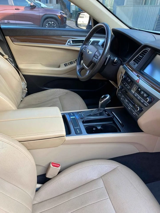 2015 Hyundai Genesis - Image 12 of 13