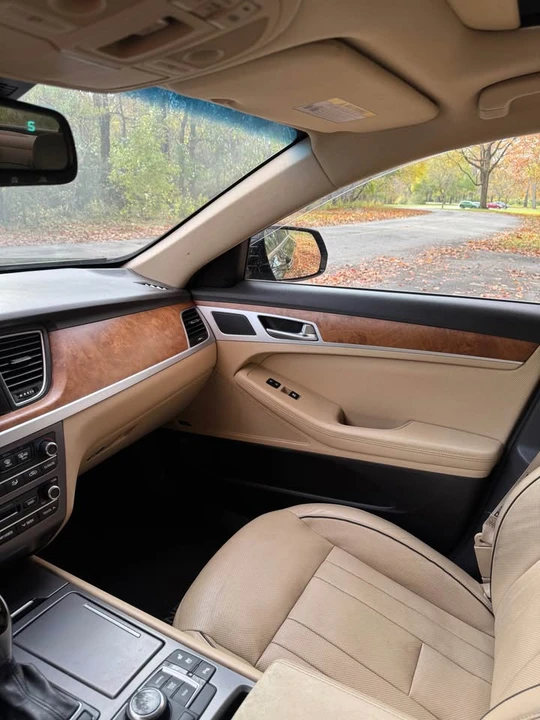 2015 Hyundai Genesis - Image 9 of 15