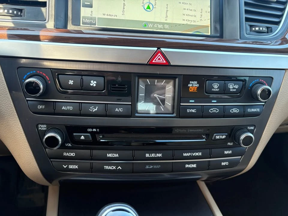 2015 Hyundai Genesis - Image 16 of 18