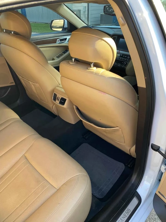 2015 Hyundai Genesis - Image 7 of 13