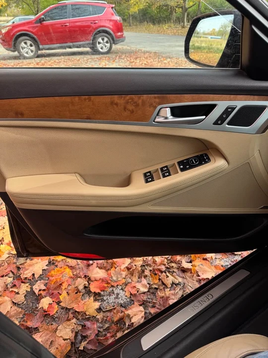 2015 Hyundai Genesis - Image 14 of 15