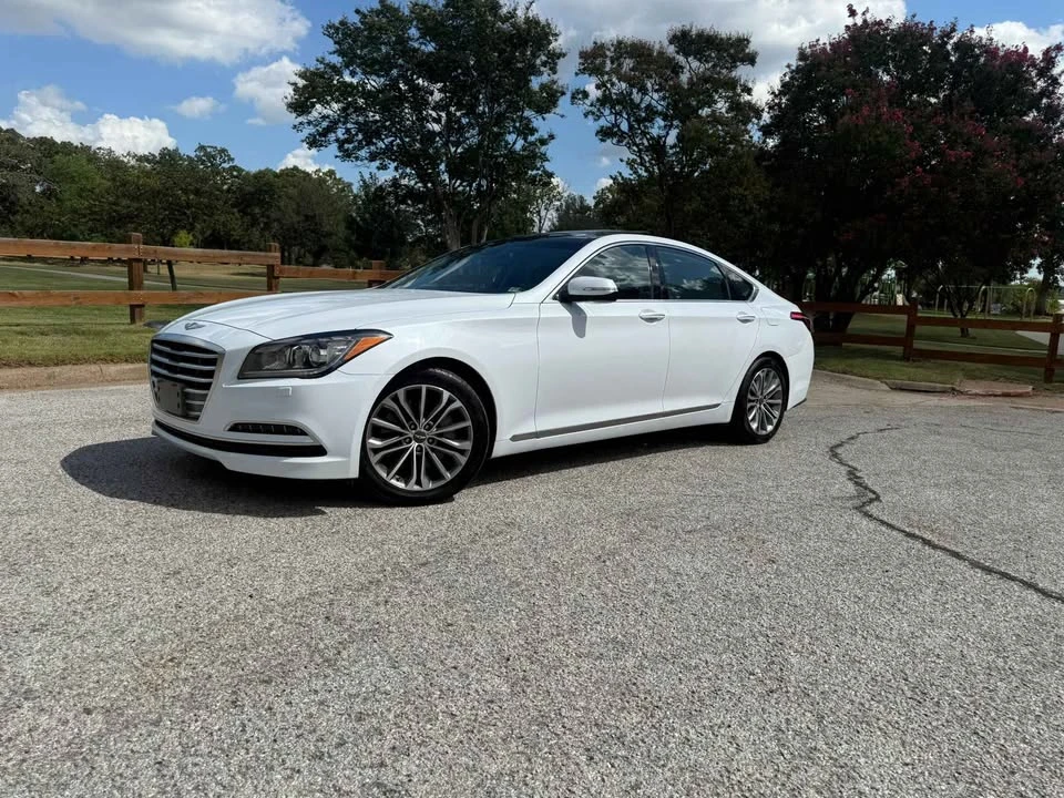 2015 Hyundai Genesis - Image 9 of 11