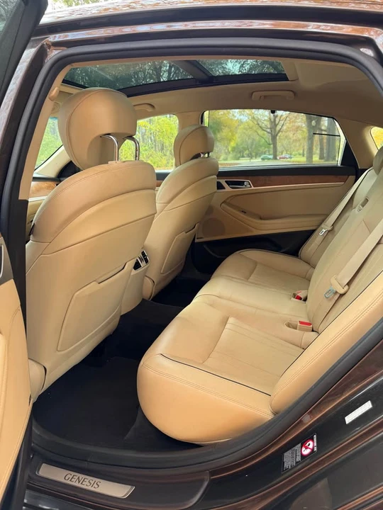 2015 Hyundai Genesis - Image 8 of 15