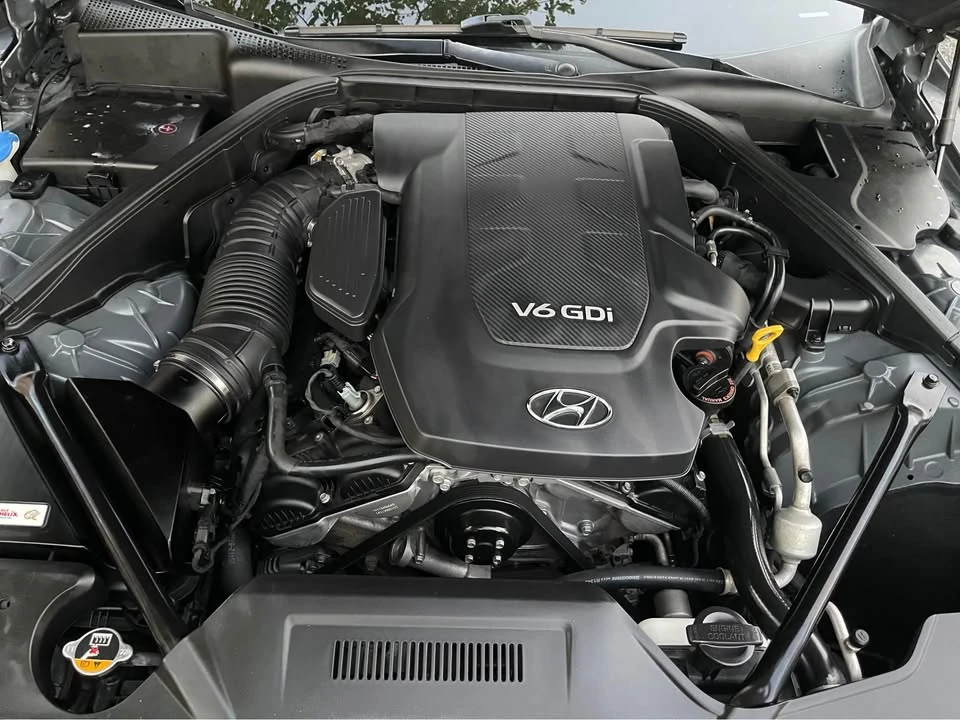 2015 Hyundai Genesis - Image 9 of 10