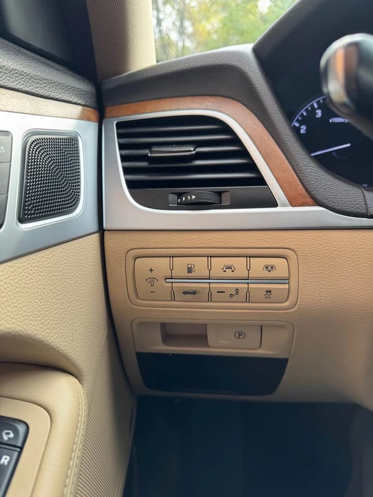 2015 Hyundai Genesis - Image 13 of 15