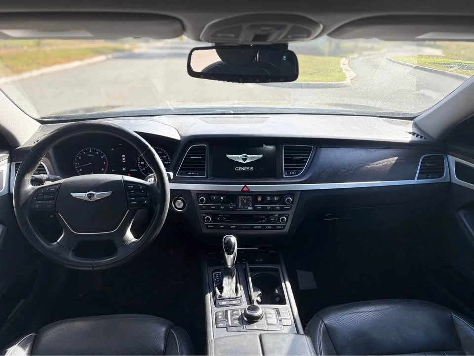 2015 Hyundai Genesis - Image 7 of 14