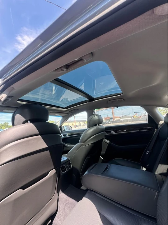 2015 Hyundai Genesis - Image 14 of 17