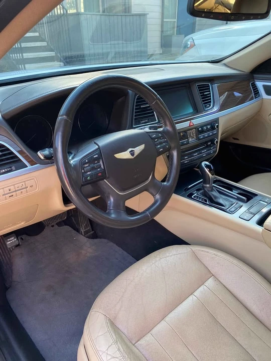 2015 Hyundai Genesis - Image 11 of 13