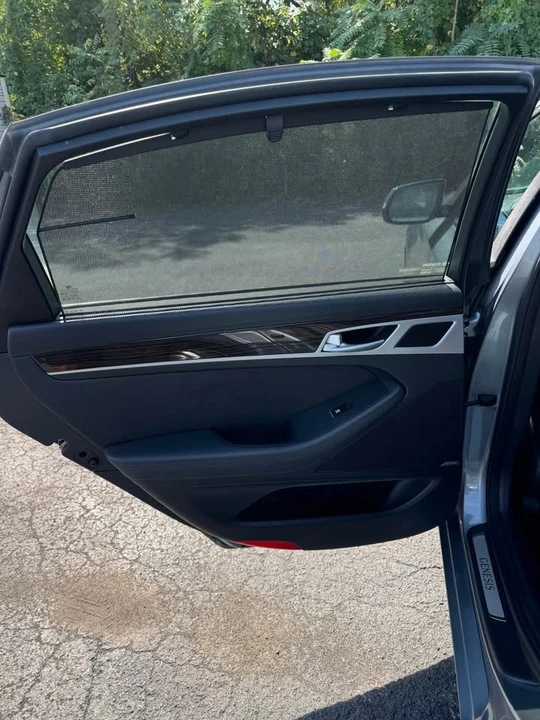 2015 Hyundai Genesis - Image 10 of 17