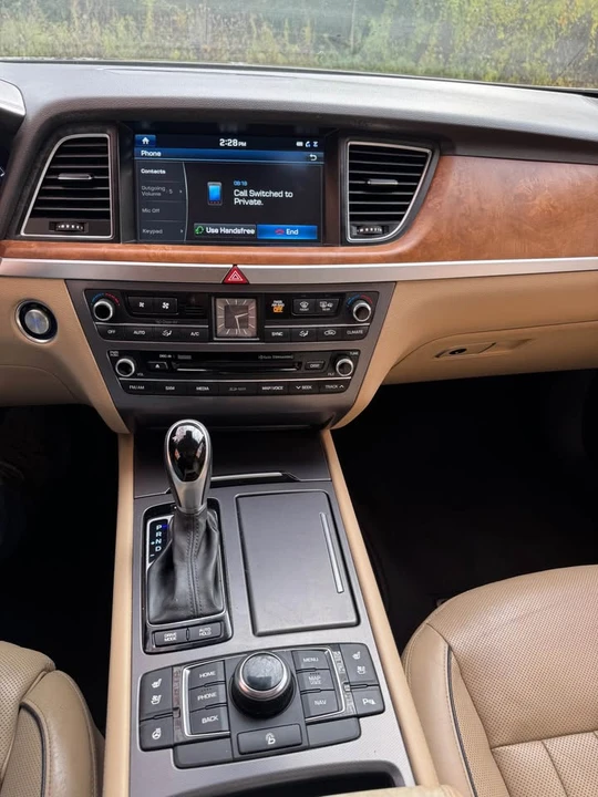 2015 Hyundai Genesis - Image 11 of 15