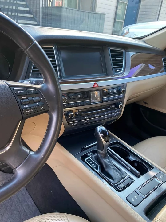 2015 Hyundai Genesis - Image 9 of 13