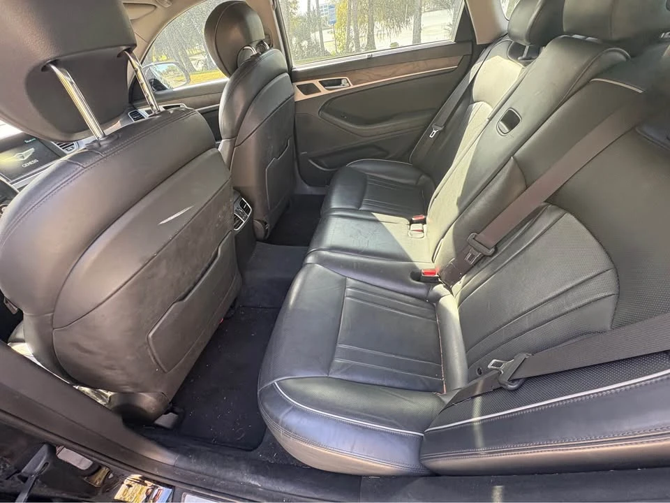2015 Hyundai Genesis - Image 10 of 14