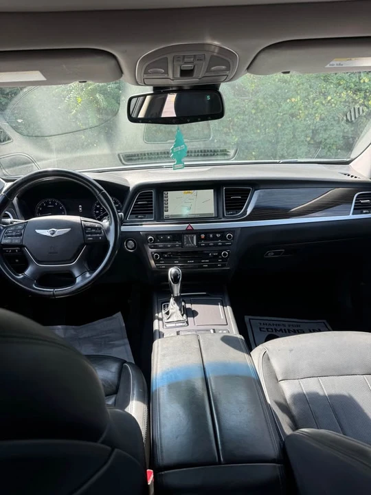2015 Hyundai Genesis - Image 9 of 17