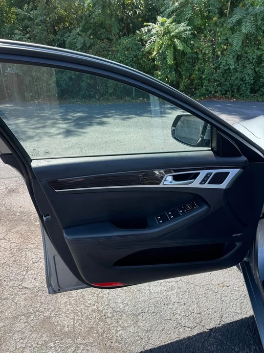 2015 Hyundai Genesis - Image 11 of 17