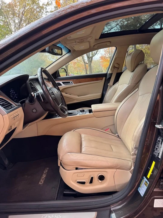 2015 Hyundai Genesis - Image 7 of 15