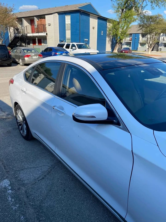 2015 Hyundai Genesis - Image 2 of 13