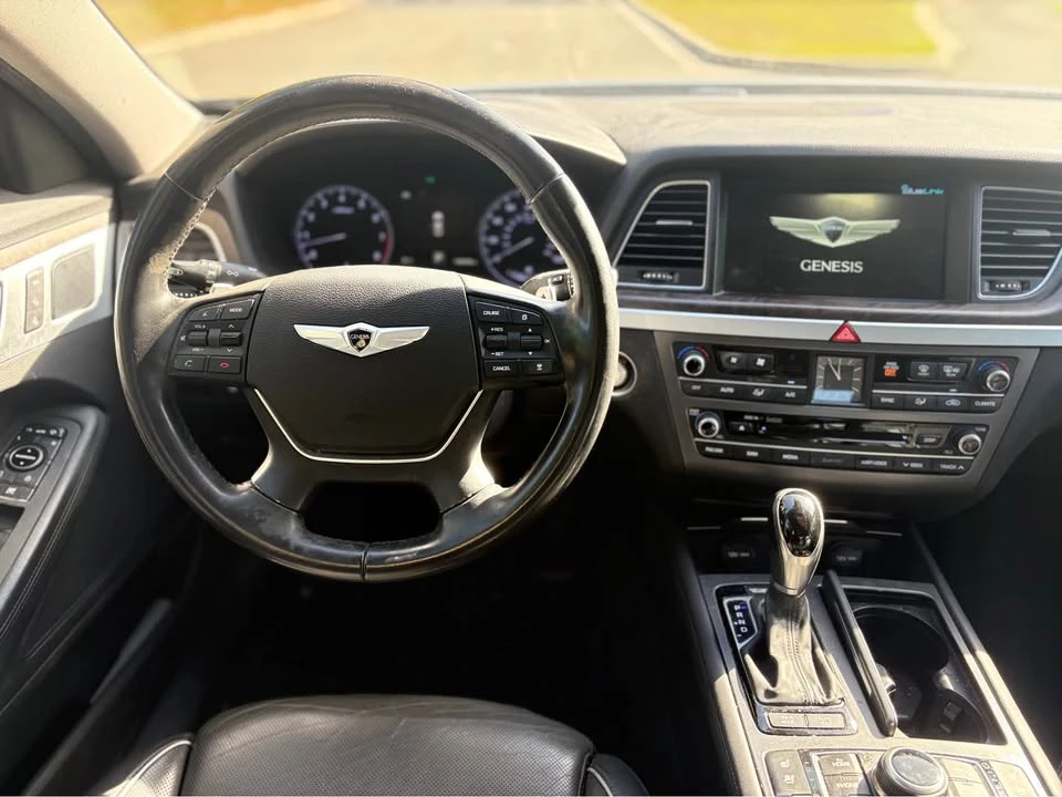 2015 Hyundai Genesis - Image 9 of 14