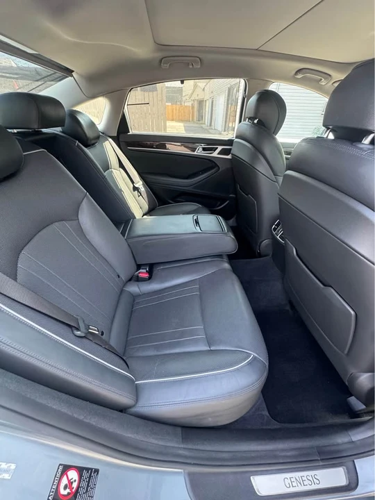 2015 Hyundai Genesis - Image 8 of 17