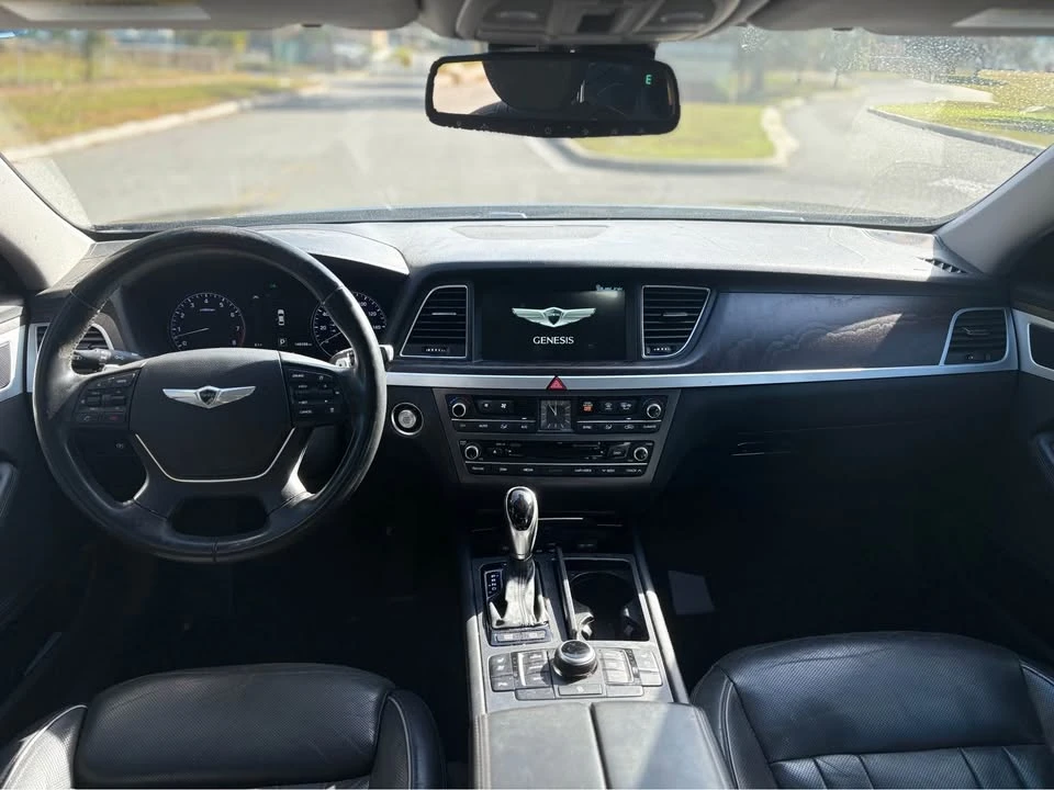 2015 Hyundai Genesis - Image 8 of 14