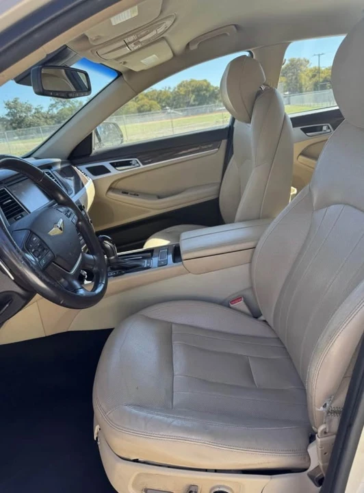 2015 Hyundai Genesis - Image 9 of 11