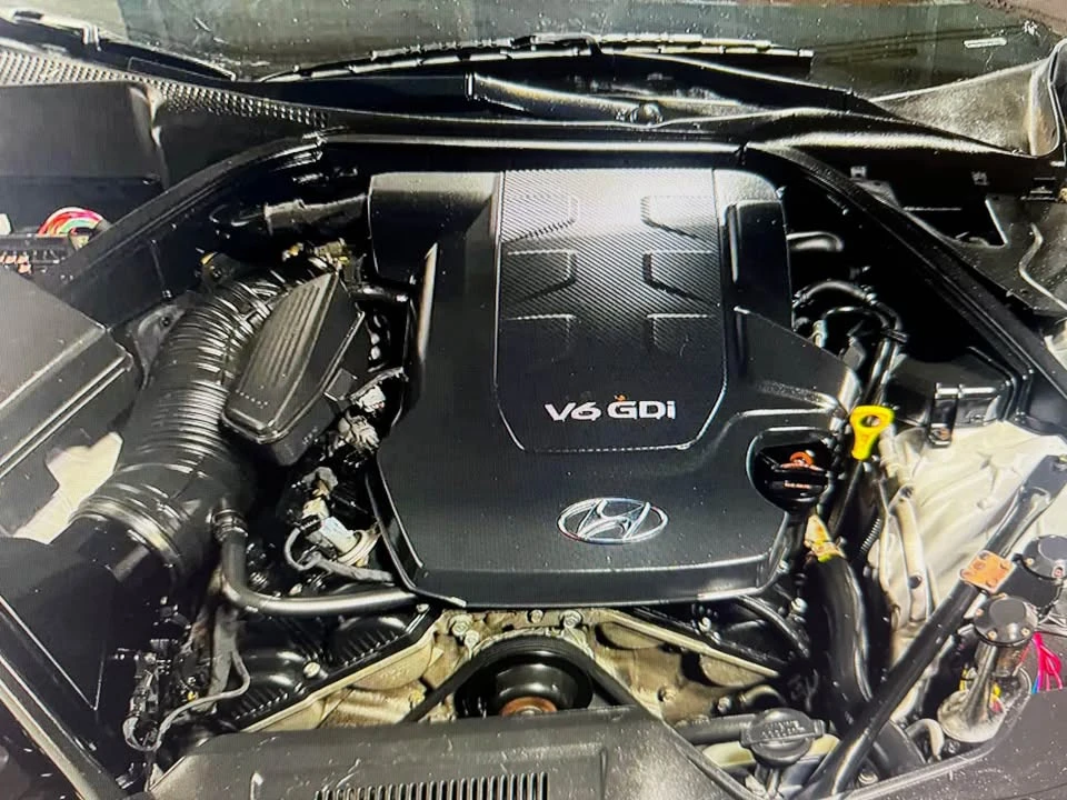 2015 Hyundai Genesis - Image 8 of 13
