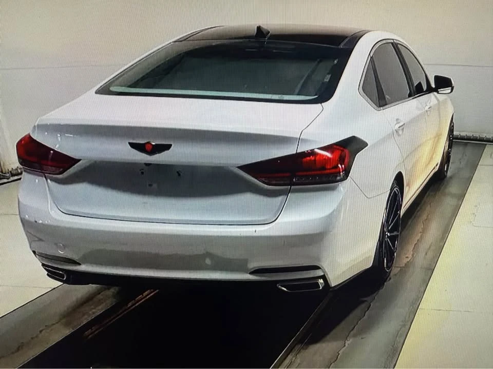 2015 Hyundai Genesis - Image 5 of 13
