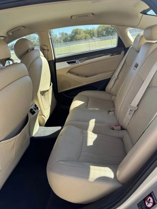 2015 Hyundai Genesis - Image 10 of 11