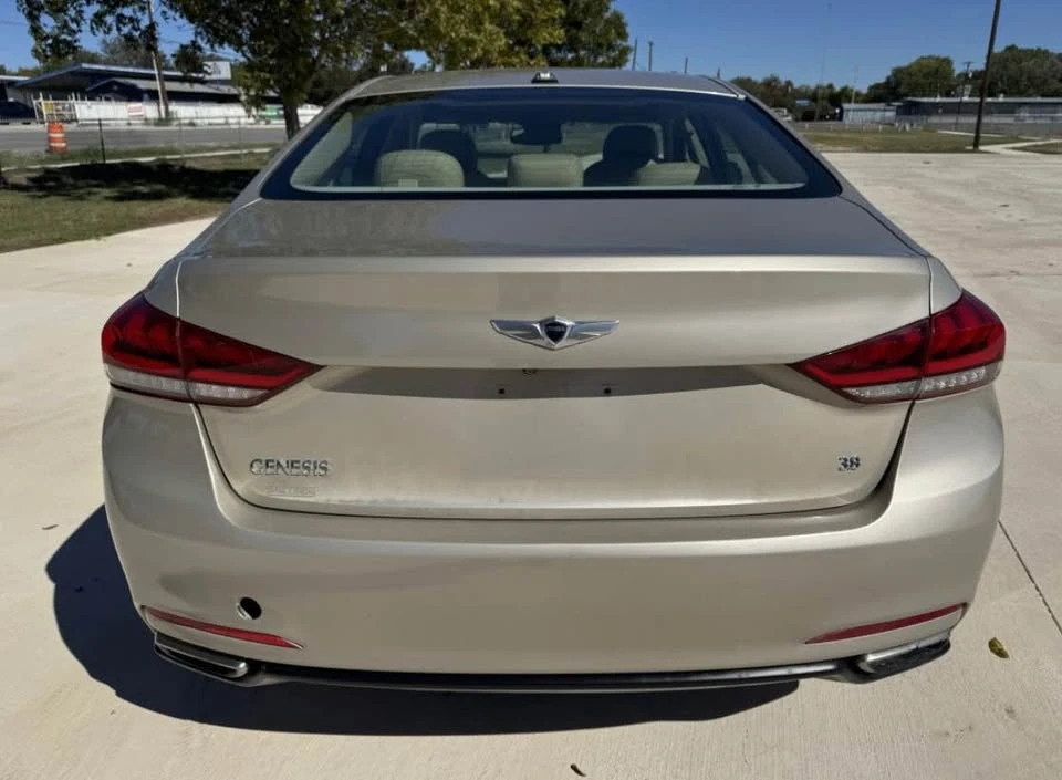 2015 Hyundai Genesis - Image 8 of 11