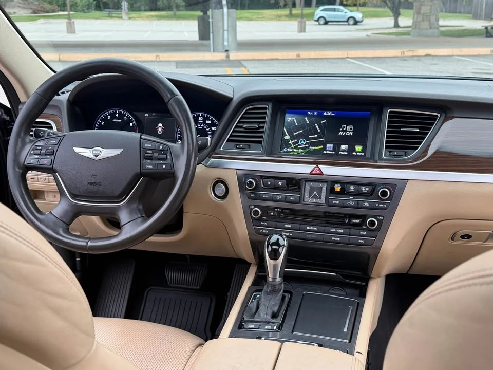 2015 Hyundai Genesis - Image 15 of 20