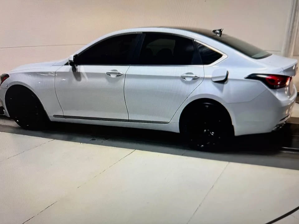 2015 Hyundai Genesis - Image 2 of 13