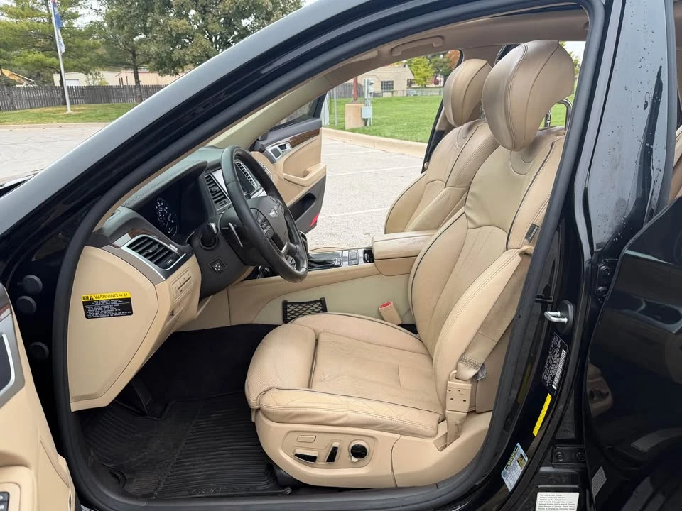 2015 Hyundai Genesis - Image 9 of 20