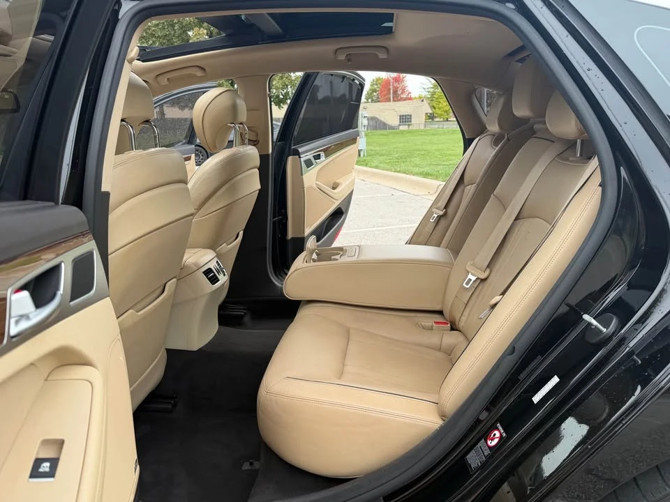 2015 Hyundai Genesis - Image 10 of 20
