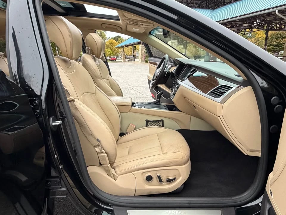 2015 Hyundai Genesis - Image 12 of 20