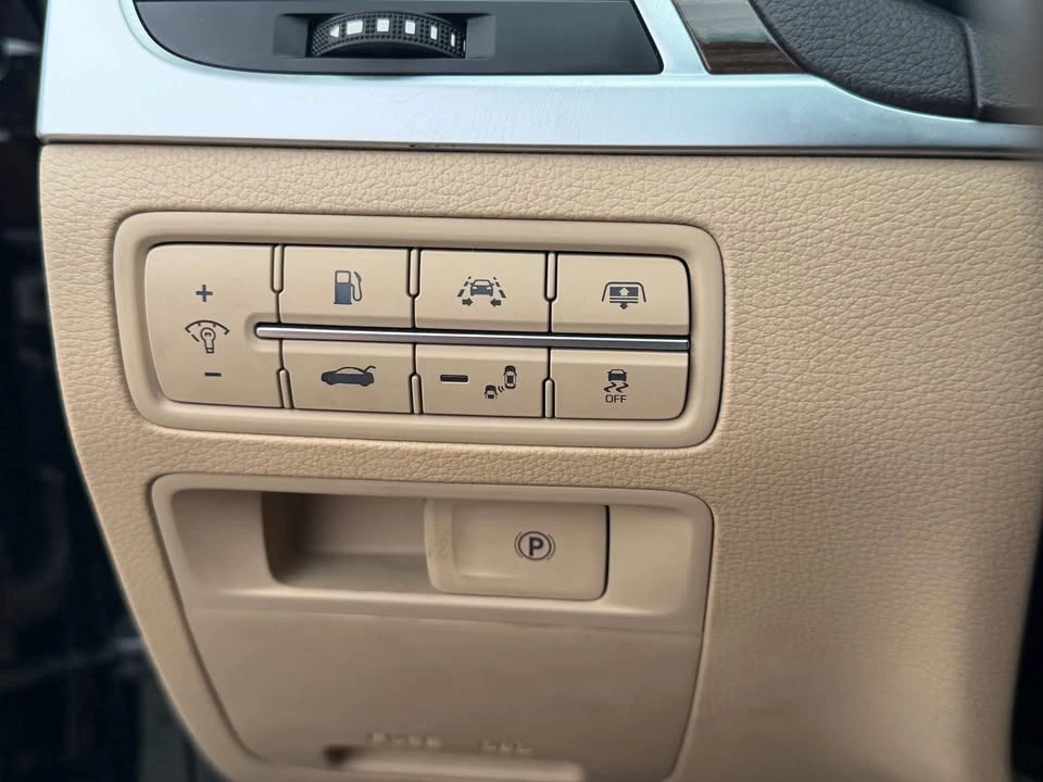2015 Hyundai Genesis - Image 19 of 20